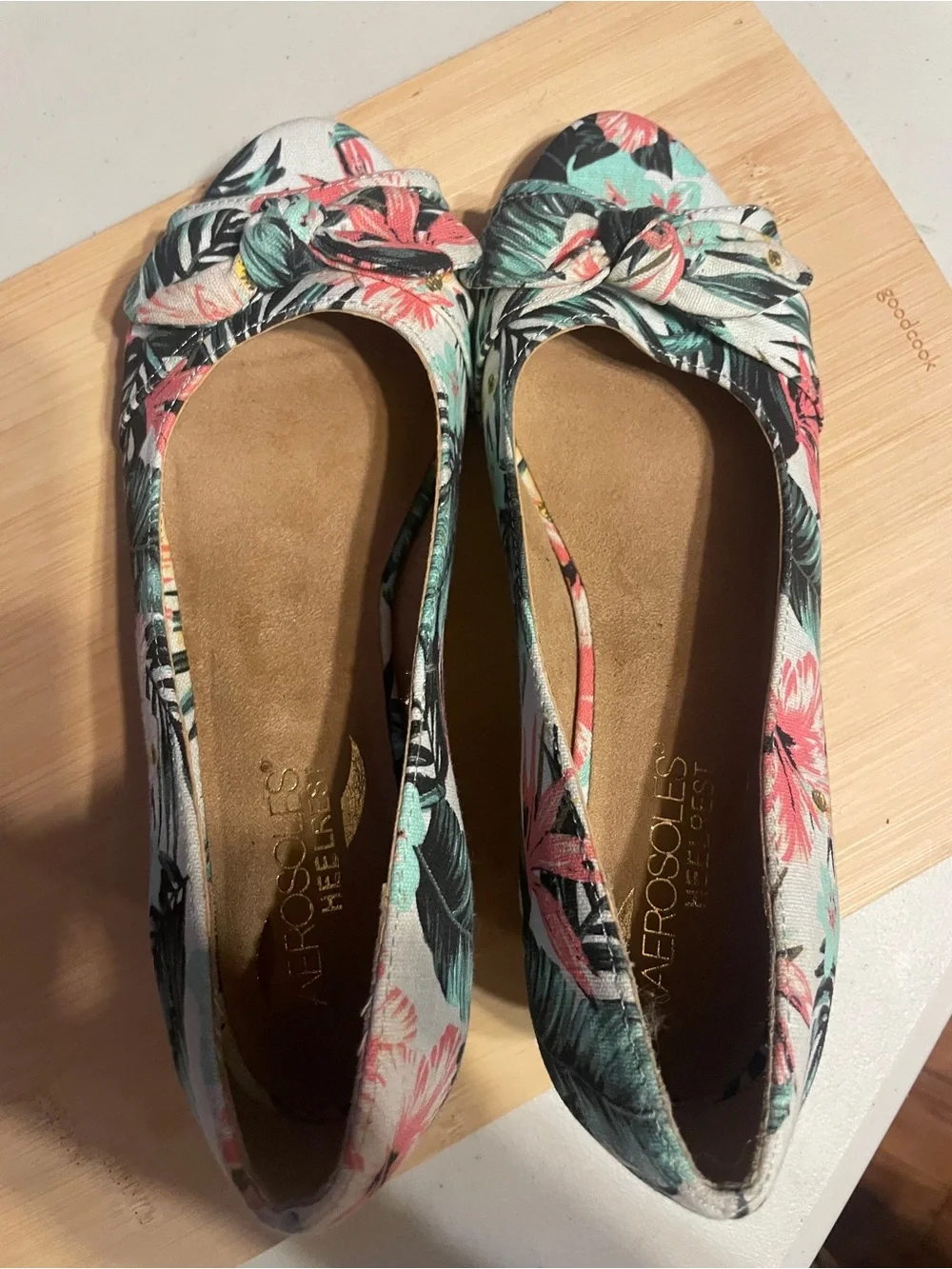 AEROSOLES Floral Knot Espadrille Wedges - White, Pink & Teal size 6.5